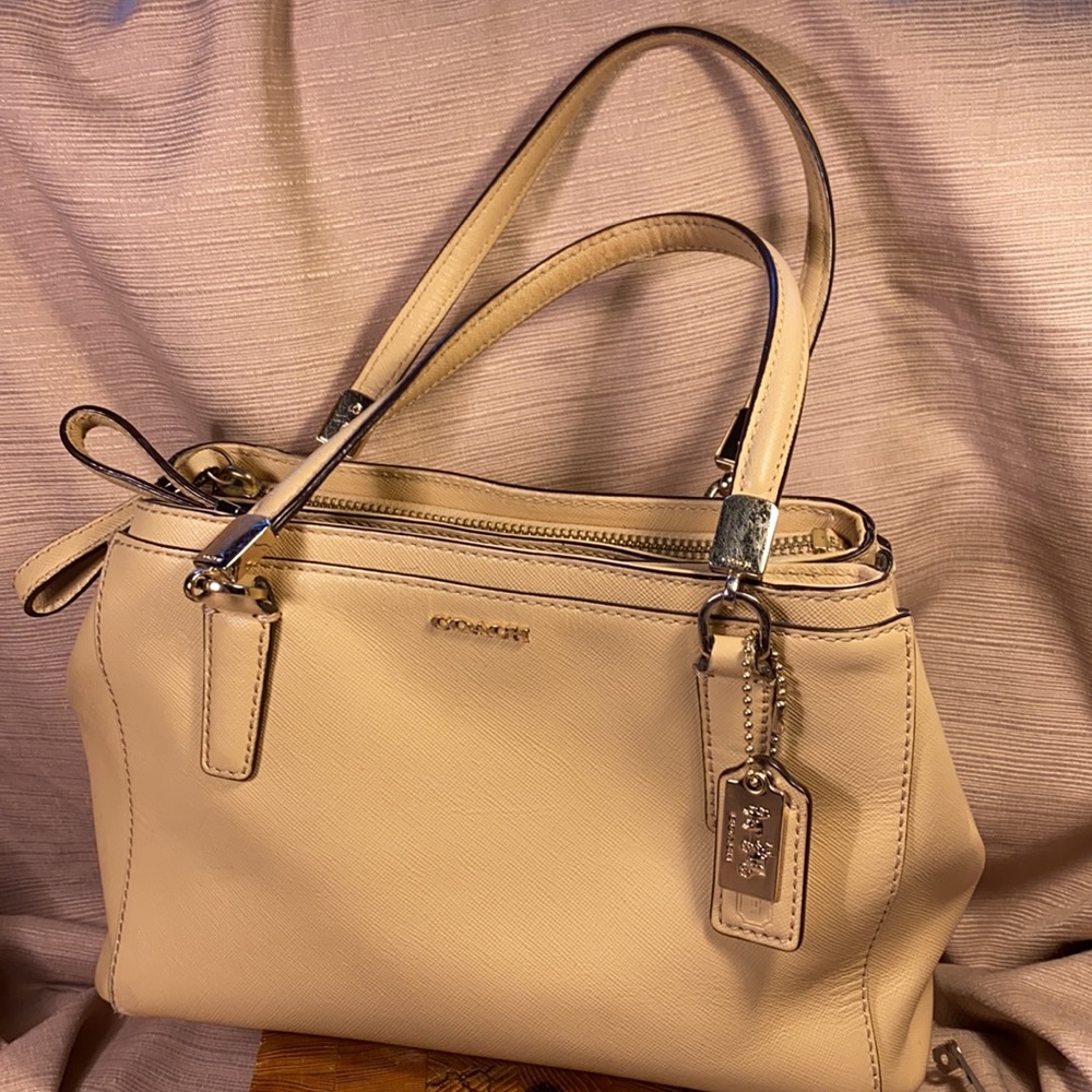 Coach satchel GUC elegant, goes w/everything